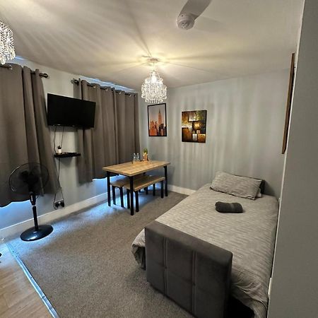 Cosy 2 Bedrooms Apartment Лондон Екстер'єр фото